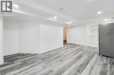 18 Puritan Court Hamilton ON L8E 4L1