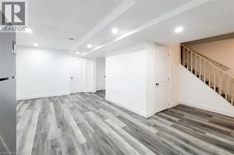 18 Puritan Court Hamilton ON L8E 4L1