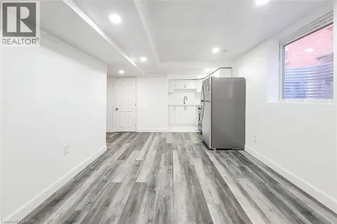 18 Puritan Court Hamilton ON L8E 4L1