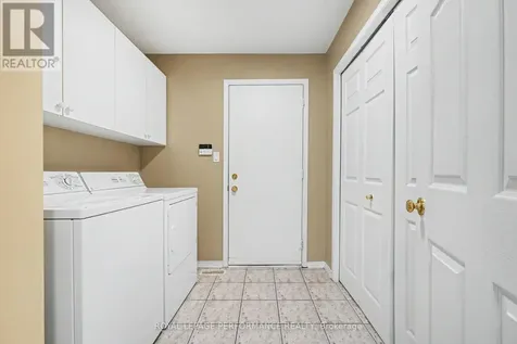 19 Settlers Ridge Way Ottawa ON K2J 4V3