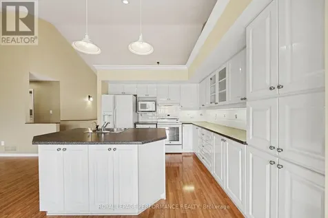 19 Settlers Ridge Way Ottawa ON K2J 4V3
