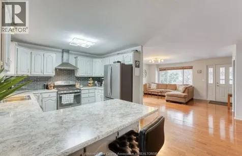 888 Bayview Kingsville ON N9Y 2M3