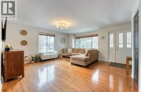888 Bayview Kingsville ON N9Y 2M3