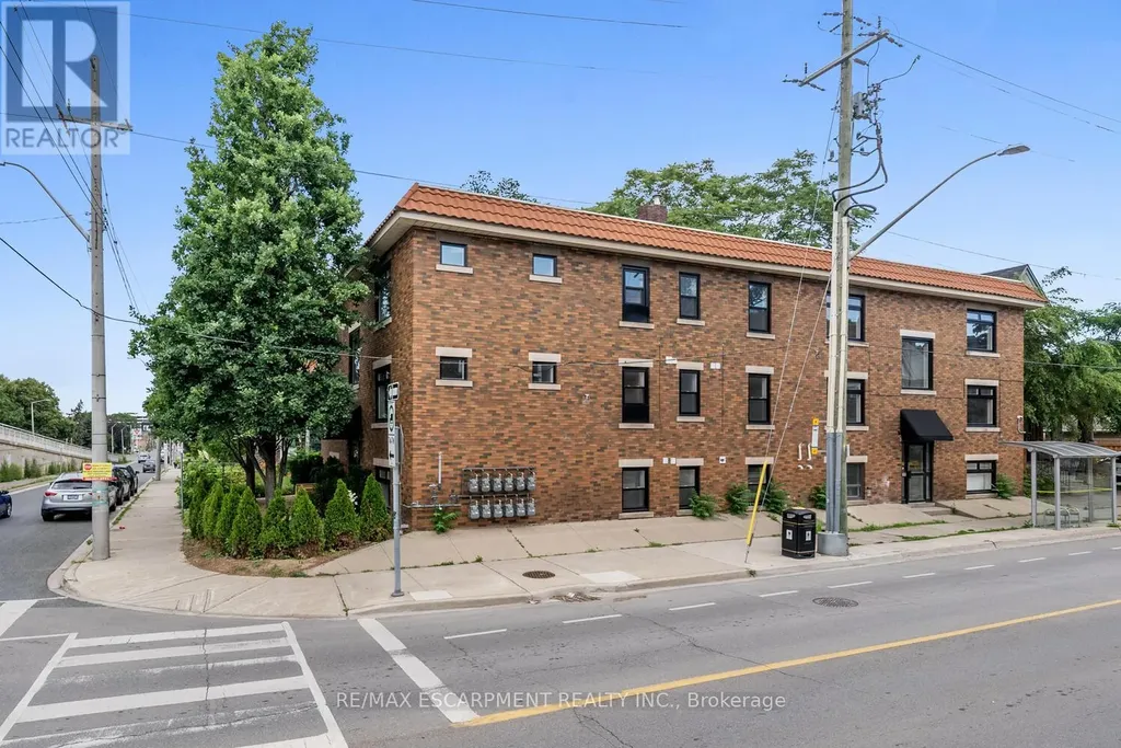 127 Victoria Avenue South Hamilton (stinson) ON L8N 2S9