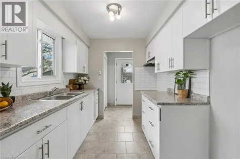 31 Mayfair Drive Welland ON L3C 7A2