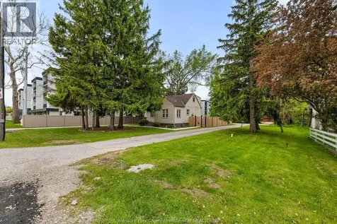 3803 Howard Avenue Windsor ON N9E 3N8