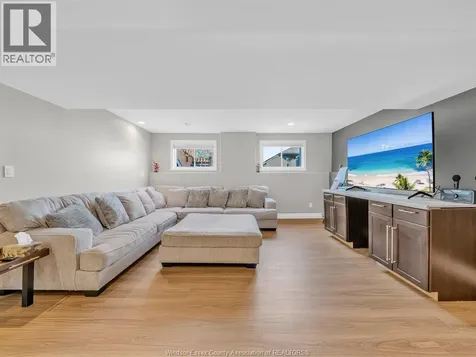 2115 Everts Windsor ON N9B 3X7