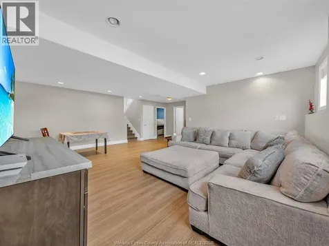 2115 Everts Windsor ON N9B 3X7