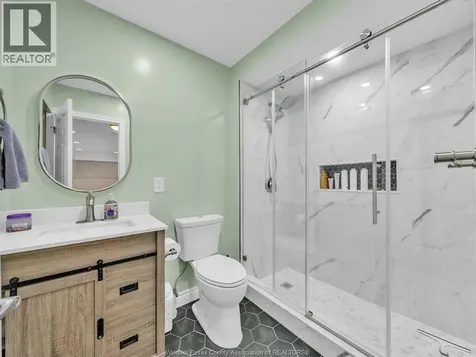 2115 Everts Windsor ON N9B 3X7