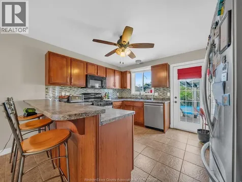 2115 Everts Windsor ON N9B 3X7