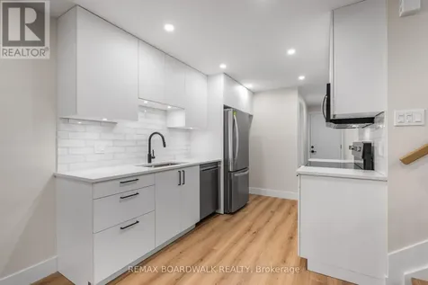 1348 Avenue Q Avenue Ottawa ON K1G 0B6