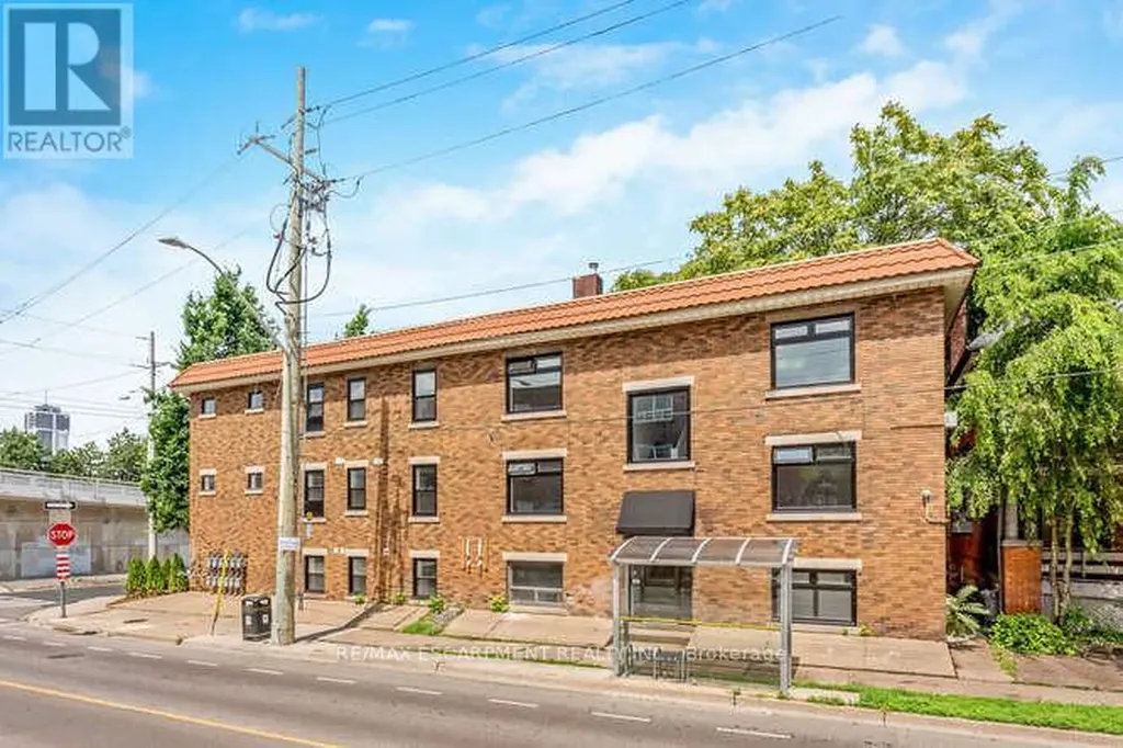 127 Victoria Avenue South Hamilton (stinson) ON L8N 2S9