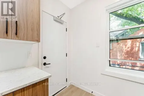 127 Victoria Avenue South Hamilton (stinson) ON L8N 2S9