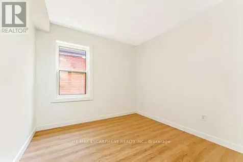 127 Victoria Avenue South Hamilton (stinson) ON L8N 2S9