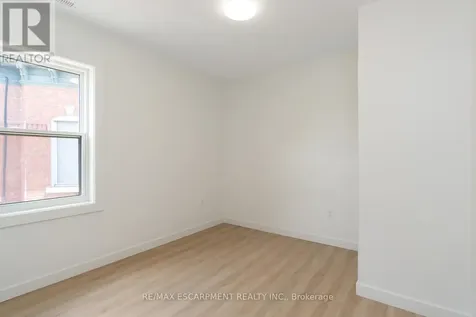 127 Victoria Avenue South Hamilton (stinson) ON L8N 2S9