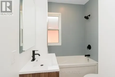 127 Victoria Avenue South Hamilton (stinson) ON L8N 2S9