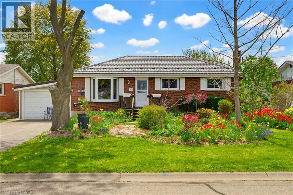 12 Mccammon Street Paris ON N3L 1V9