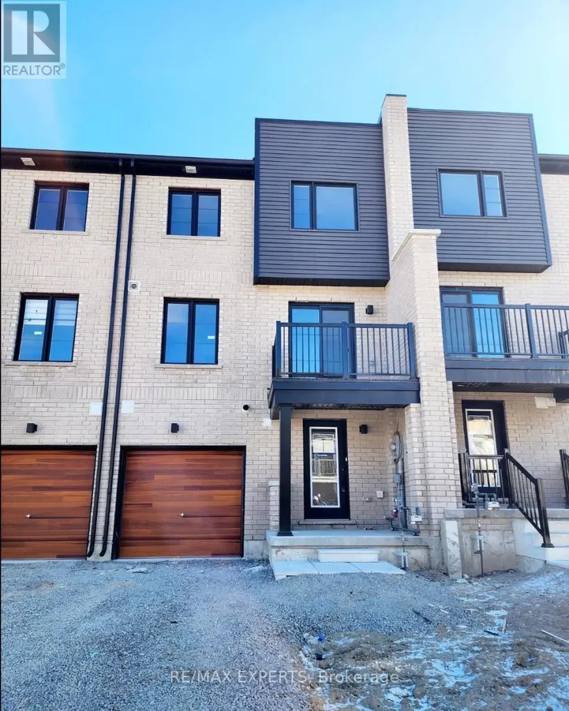 32 Silo Mews Barrie ON L9J 0C2