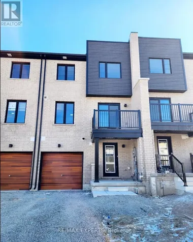 32 Silo Mews Barrie ON L9J 0C2