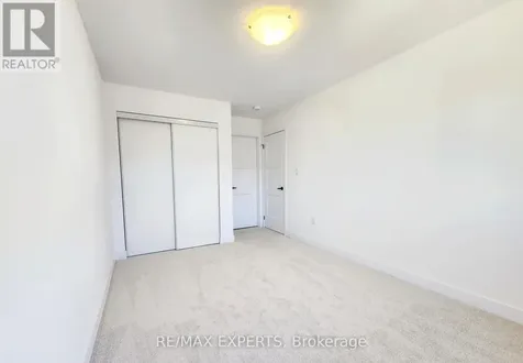 32 Silo Mews Barrie ON L9J 0C2