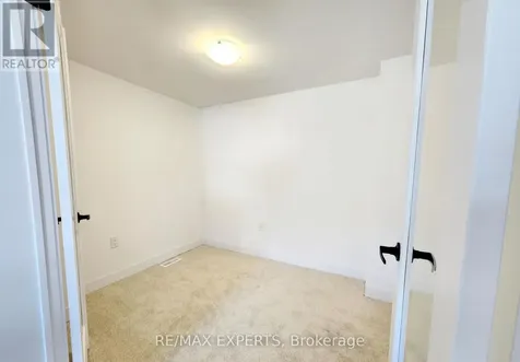 32 Silo Mews Barrie ON L9J 0C2