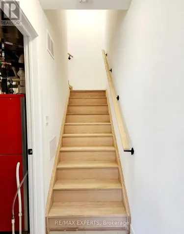 32 Silo Mews Barrie ON L9J 0C2