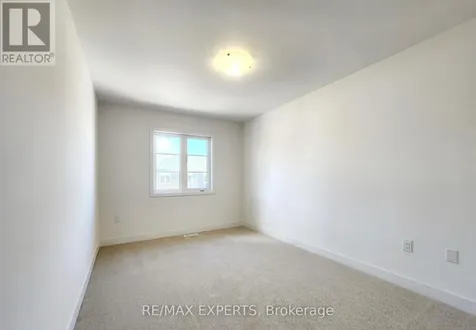 32 Silo Mews Barrie ON L9J 0C2
