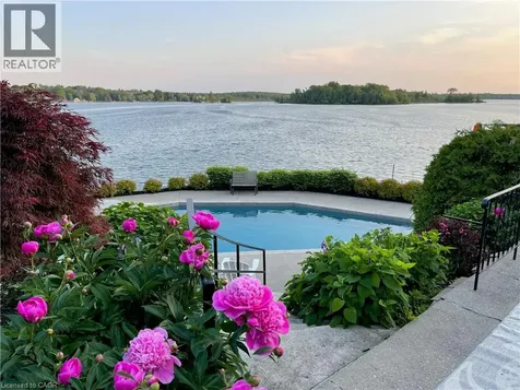 11 Lake Avenue Cambridge ON N3C 2V4