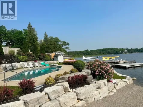 11 Lake Avenue Cambridge ON N3C 2V4