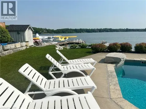 11 Lake Avenue Cambridge ON N3C 2V4