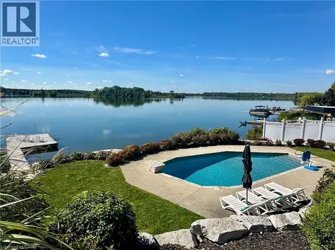 11 Lake Avenue Cambridge ON N3C 2V4