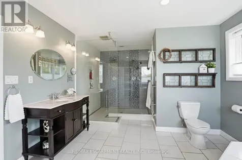 31 Algonquin Avenue Hamilton ON L9H 7K9