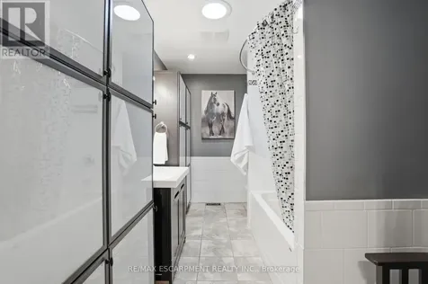 31 Algonquin Avenue Hamilton ON L9H 7K9
