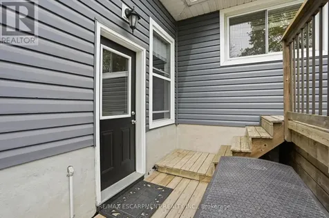 31 Algonquin Avenue Hamilton ON L9H 7K9