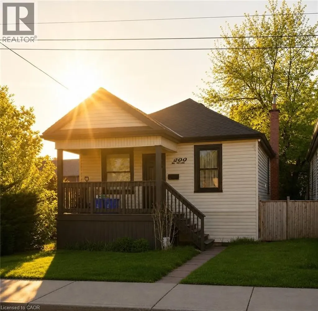 222 Kensington Avenue North Hamilton ON L8L 7N7