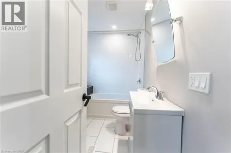 222 Kensington Avenue North Hamilton ON L8L 7N7