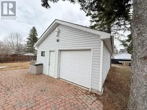 72 Dominion Avenue Kapuskasing ON P5N 1P4