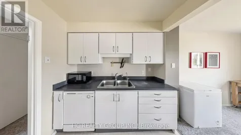 433 Keats Way Waterloo ON N2L 5S7