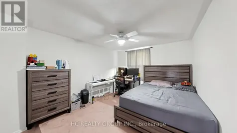 433 Keats Way Waterloo ON N2L 5S7