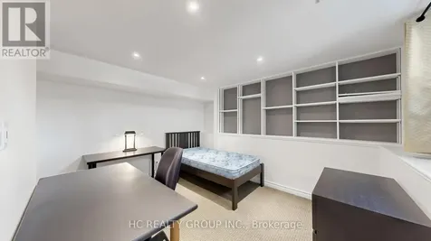 433 Keats Way Waterloo ON N2L 5S7