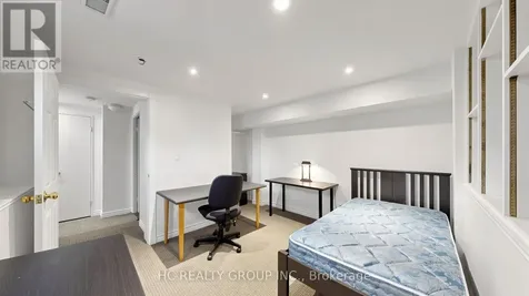 433 Keats Way Waterloo ON N2L 5S7