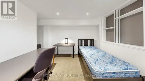 433 Keats Way Waterloo ON N2L 5S7