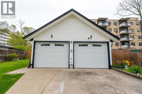826 Lynwood Avenue Sarnia ON N7T 7A4