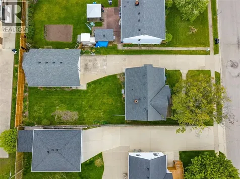 826 Lynwood Avenue Sarnia ON N7T 7A4