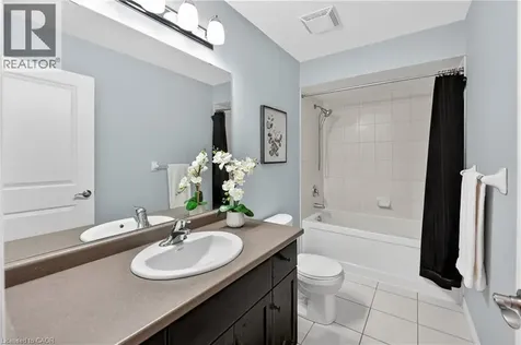 8 Lakelawn Road Grimsby ON L3M 0G1