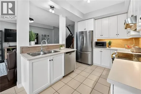 8 Lakelawn Road Grimsby ON L3M 0G1