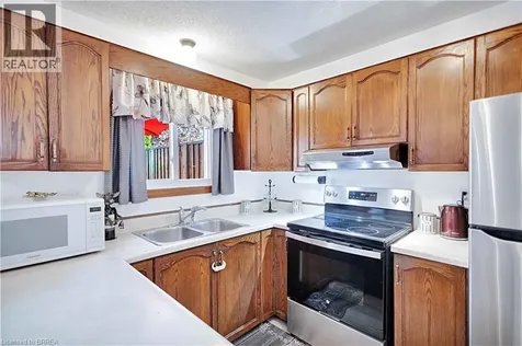 16 Sandlewood Avenue Brantford ON N3V 1C6