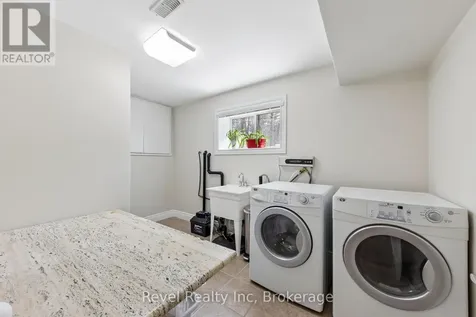 54 Vincent Circle Tiny ON L0L 2T0