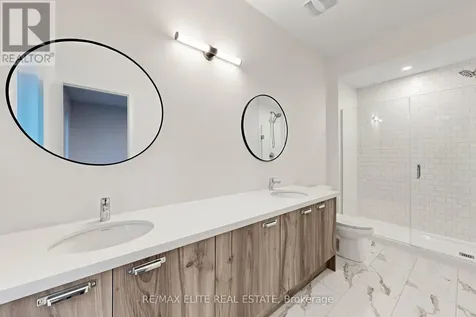1422 19th Avenue Richmond Hill ON L4E 3R9