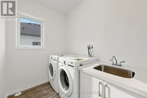1422 19th Avenue Richmond Hill ON L4E 3R9